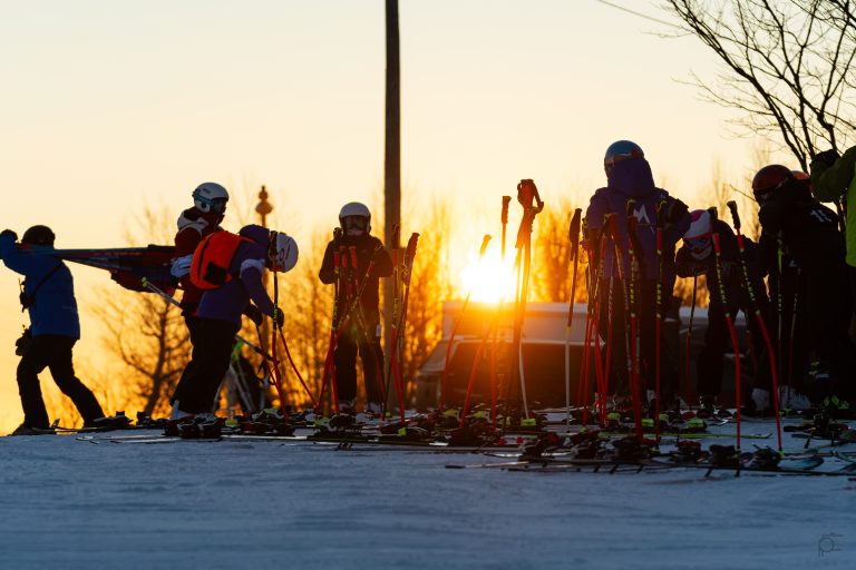Ski NB athletes near the race start